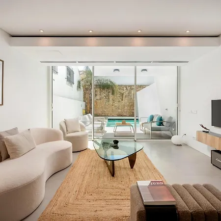 بيت للعطل Luxury Villa, Sea View And Pool, #2026 لاغوس