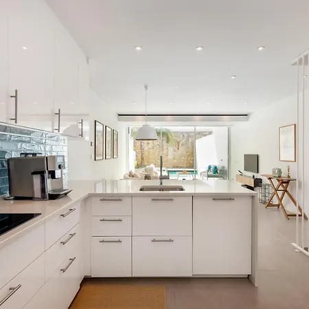 بيت للعطل Luxury Villa, Sea View And Pool, #2026 *